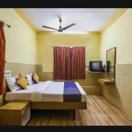 Oyo Hotel Apsara Guest House Αχμπανταμπάντ Εξωτερικό φωτογραφία