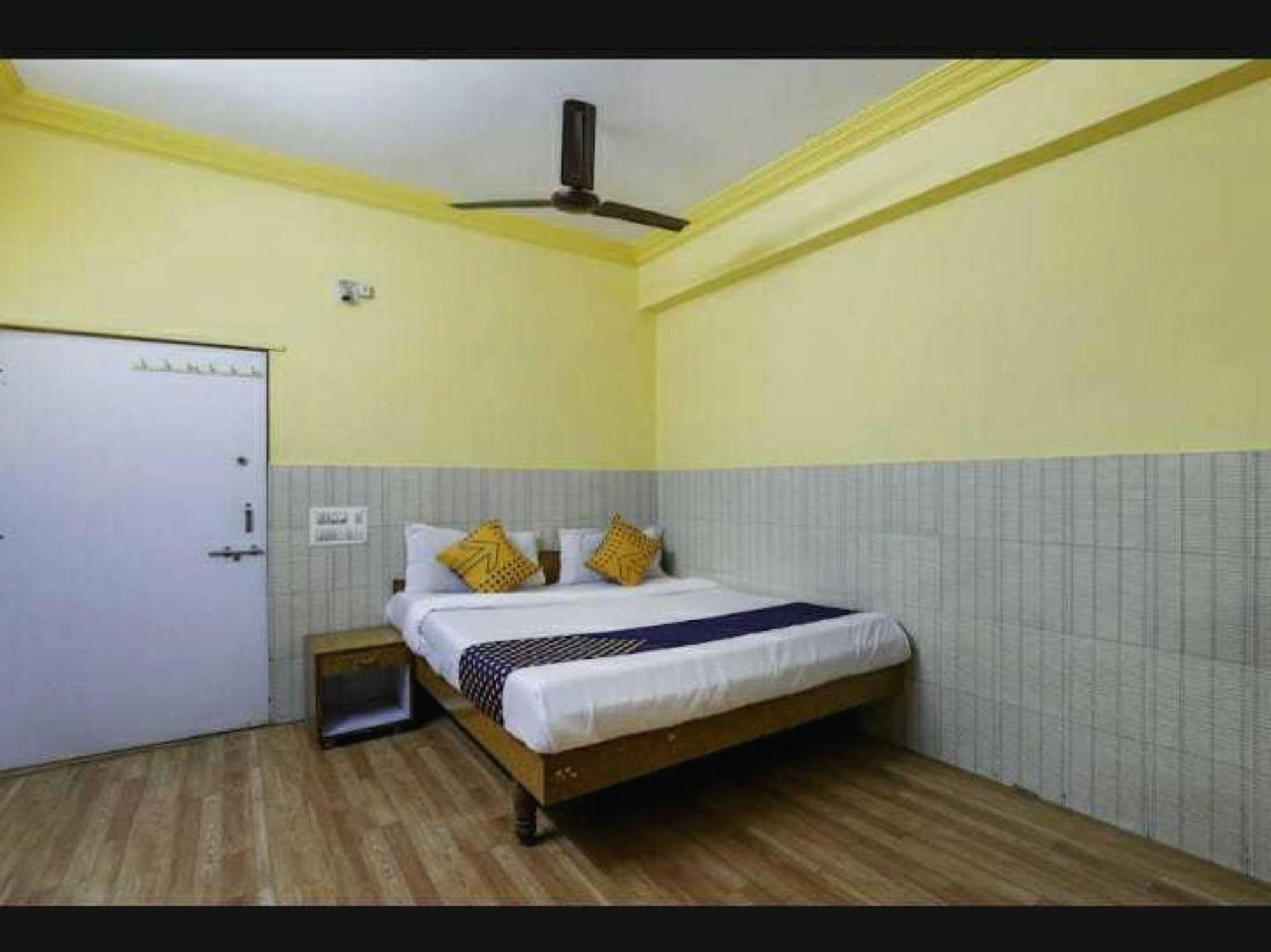Oyo Hotel Apsara Guest House Αχμπανταμπάντ Εξωτερικό φωτογραφία